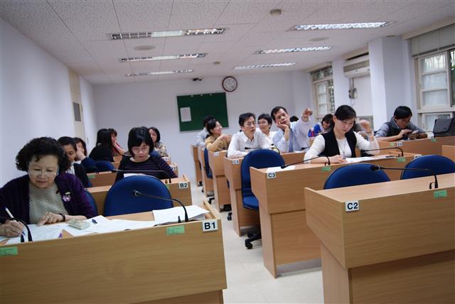 本司同仁對服貿議題互相討論與分享心得