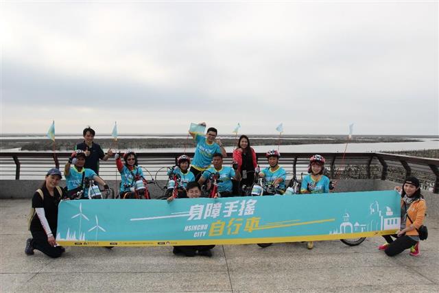 新竹市政府身心障礙者手搖自行車體驗活動照片。