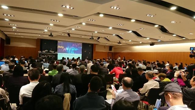 「2018人工智慧 x 大數據應用論壇」業者出席踴躍，現場交流熱烈，共計162家業者逾220人出席。