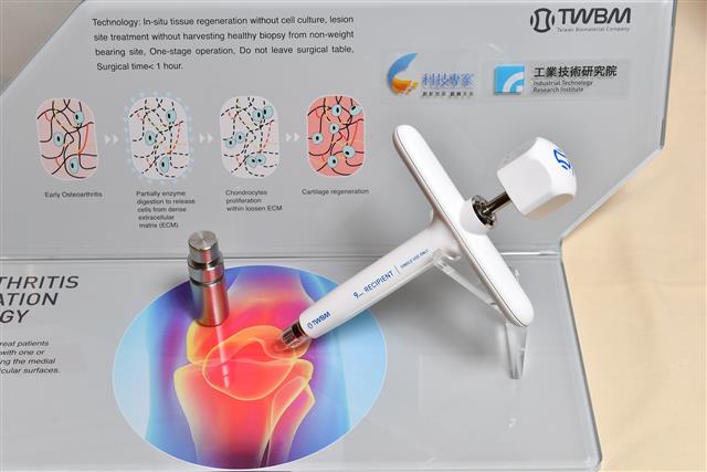 圖4、台生材研發治療退化性關節炎治療產品技術，全球首創透過酵素組織處理使軟骨修復再生，只需一次手術，將自體軟骨組織取出，以台生材開發特殊配方浸泡酵素處理，一小時內即可使軟骨細胞組織於原有組織中在患者體內活化再生，讓你行動不再卡卡，今年將進行人體試驗。