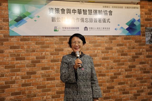 圖3：資策會系統所馮明惠所長開場引言及貴賓介紹。