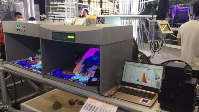 「螢光紡織品標準化技術」-紡織品與印刷品螢光色彩量測與觀色技術。