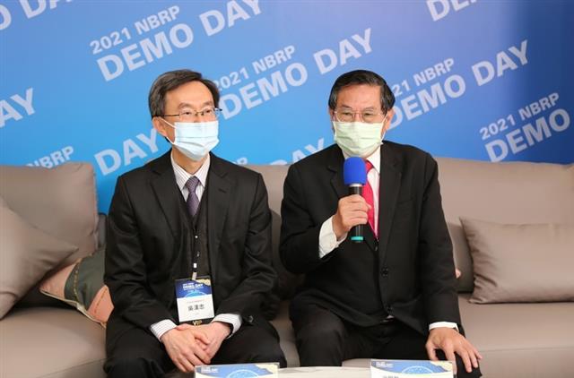 中研院生醫轉譯研究中心主任和生技中心董事長期許為期二日的DEMO Day，讓生技中心與園區進駐單位共同打造完整生技發展聚落，培養出更多生技產業尖兵。