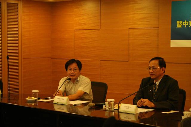 經濟部技術處專門委員周錦煜及資策會執行長吳瑞北致詞。