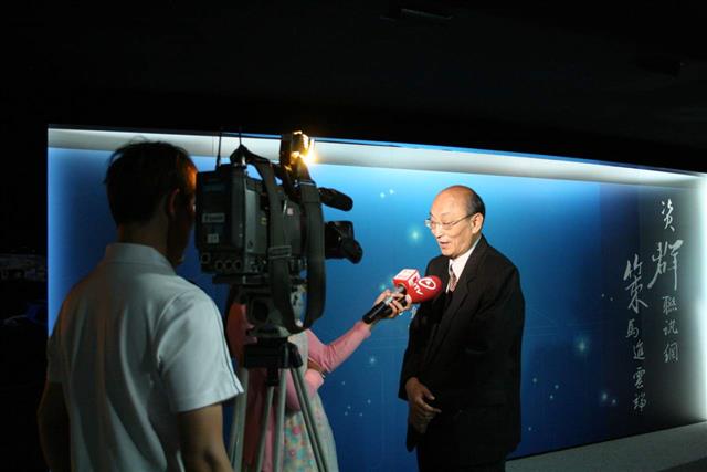新鼎系統董事長易惠南接受非凡新聞採訪。