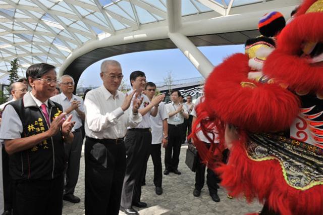 祥獅獻瑞迎接貴賓蒞臨，恭賀中台灣創新園區開幕。