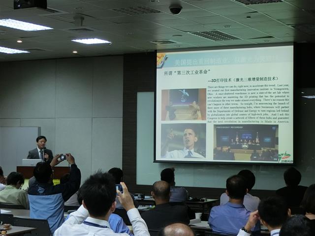 華中科技大學激光國家工程中心主任朱曉在10月23日研討會中分享武漢光谷之推動與發展。