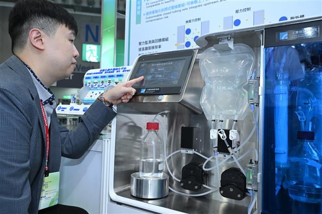 ITRI's Automated EV Concentration and Purification System shortens the EV concentration process while maintaining high product quality.