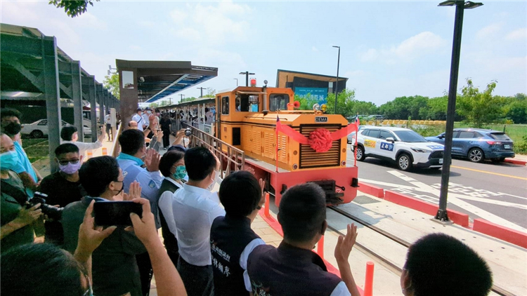 The Suantou sugar train departing from Chiayi HSR Station to Suantou Sugar Factory at the launch event