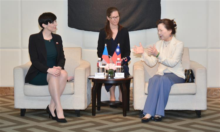 Minister Wang meets with Czech Legislative Speaker