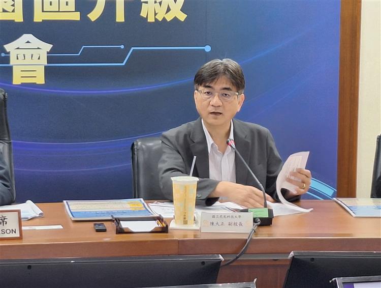 Vice President Chen Ta-Cheng of National Formosa University presents the results of industry-academia collaboration and advisory programs.