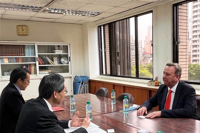 地方政府永續發展理事會秘書長Gino Van Begin 及ICLEI KCC 楊主任宜升來訪