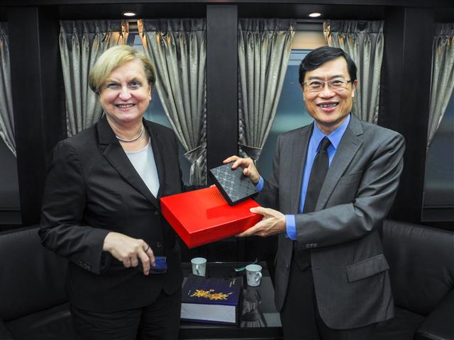 Deputy Minister receives visiting European Parliament member
