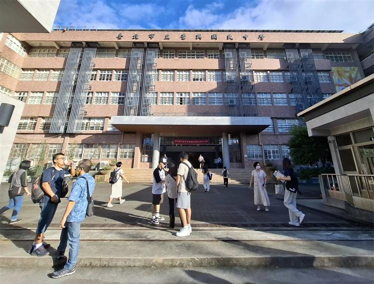 經濟部所屬事業機構114年新進職員甄試於11月9日舉行，平均錄取率約7.21%