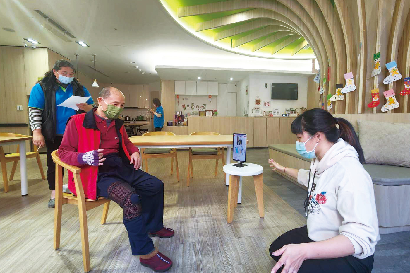 像穿襪子一樣簡單！ 智慧護膝即時量測肌力