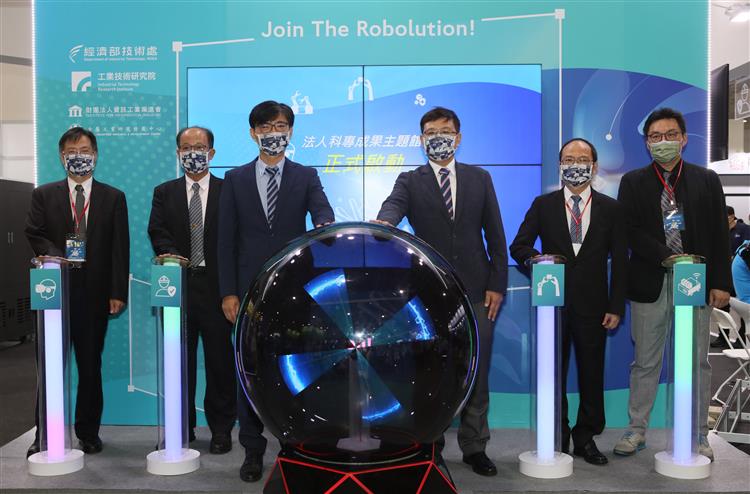 另開視窗，連結到經濟部整合國內各大法人研發能量，於「2022臺灣機器人與智慧自動化展」法人科專主題館展出12項先進製程及整合服務。(jpg檔)
