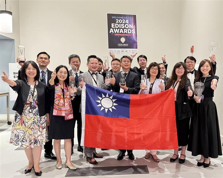 開啟彈跳視窗，連結到經濟部支持的的工研院、金屬中心等法人研發機構，共有8項技術創新榮獲愛迪生獎2金、4銀、2銅的肯定，創下經濟部史上年度拿下最多愛迪生獎的佳績。(jpg檔)