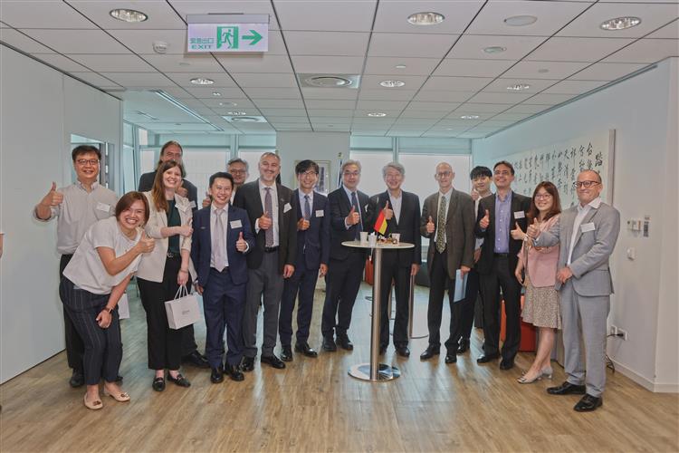 開啟彈跳視窗，連結到英飛凌、經濟部、德國在台協會共同見證及宣布英飛凌在臺成立先進汽車暨無線通訊半導體研發中心。(jpg檔)