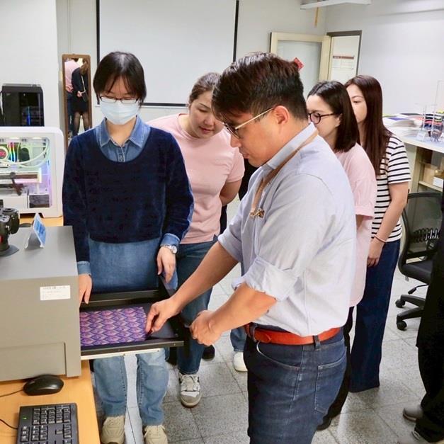 開啟彈跳視窗，連結到紡織所首場「數位紡織品AI應用訓練課程」5月7日開課，實作導入數位建模與AI應用(jpg檔)