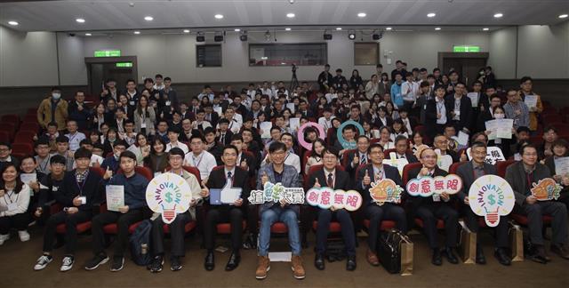 2020 Getfresh Awards-all of winner with Chyou-Hui Chiou, the Director-General from Department of Industrial Technology.