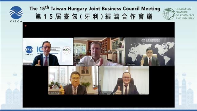 Group photo of the co-chairs and guest speakers for both sides of the 15th Taiwan-Hungary JBC Meeting