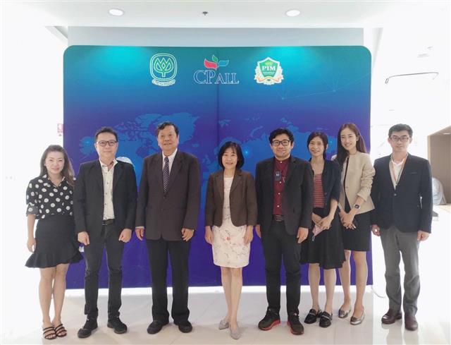Director General Cynthia Kiang visited the CP ALL Group in Bangkok, Thailand. She met with Mr. Siam Choksawangwong, Vice President of the Panyapiwa