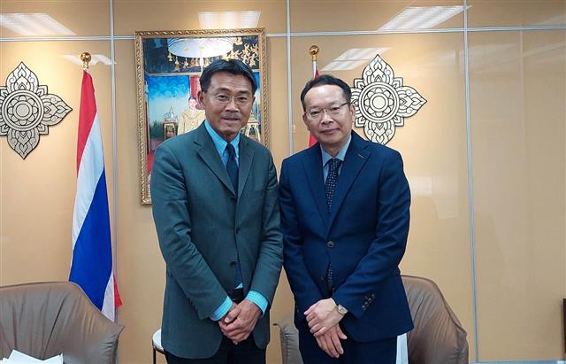 On March 10, 2023, BOFT Deputy Director General GJ Lee called on Executive Director Twekiat Janprajak, Thailand Trade and Economic Office to exchange 