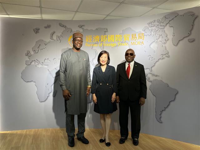 BOFT Director General meets with new and former Trade Commissioner of Nigeria Trade Office in Taiwan