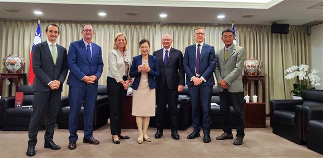 Minister Wang meets with the delegation of Members of Parliament from Australia