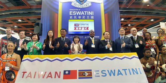 Deputy Director General G.J. Lee of TITA delivered remarks at the opening ceremony for the Eswatini Pavilion at the Designed Giftionery Taiwan 2024.