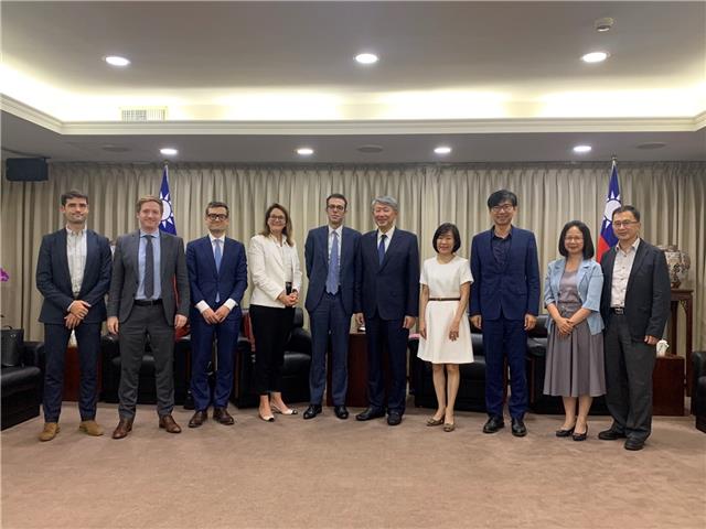 Director Franck Paris of the French Office in Taipei called on Minister Kuo
