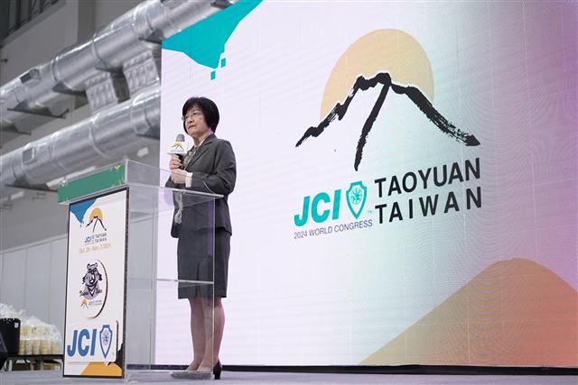 Secretary General Amelia DAY of the International Trade Administration (TITA) attended and delivered a short speech.