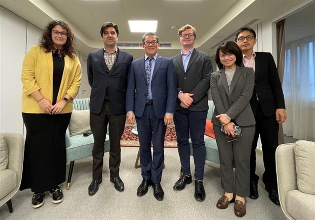 TITA Deputy Director General meets with HCSS Director of Research 