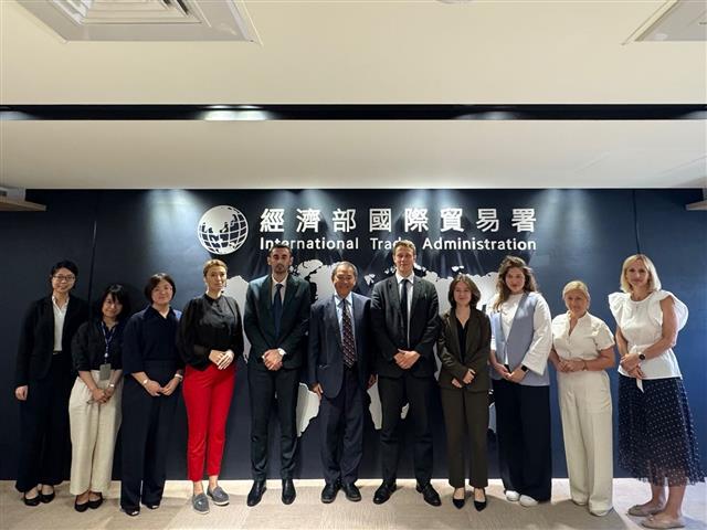 TITA Economic Counselor Receives Europe Delegation