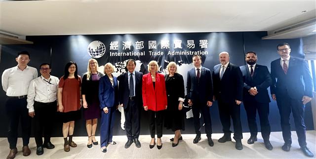 TITA Economic Counselor Receives Latvian Parliamentary Delegation