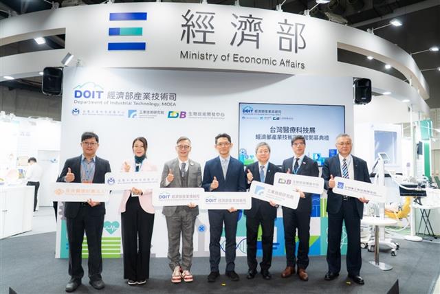 The Pavilion of the Department of Industrial Technology of MOEA Showcased 15 Medical Technologies.  Partnered with Formosa Heavy Industries to Enter t