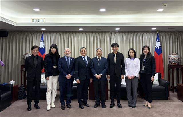 MOEA Minister Receives President of the Italian Chamber of Commerce in Taipei