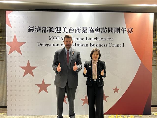 MOEA Deputy Minister Hosts Luncheon for USTBC Delegation