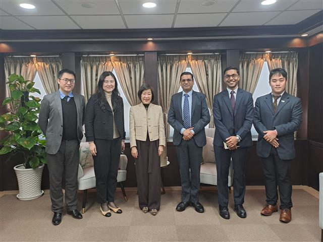Deputy Minister Cynthia Kiang of the Ministry of Economic Affairs (MOEA) met with Director General of India Taipei Association (ITA) Ninad S. Deshpand