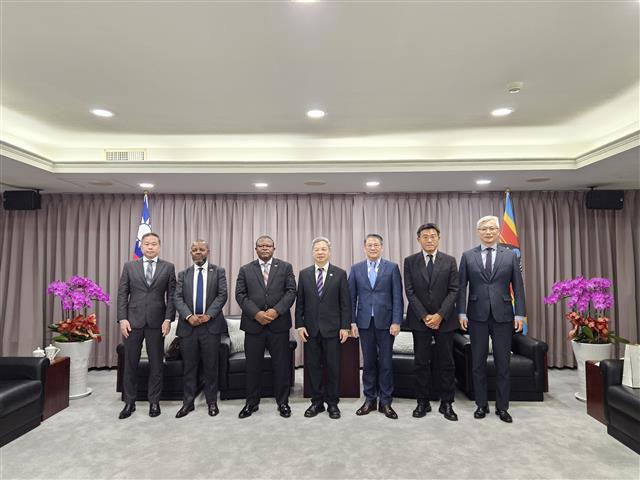 Minister Kung receives Eswatini Minister of Commerce, Industry&amp; Trade