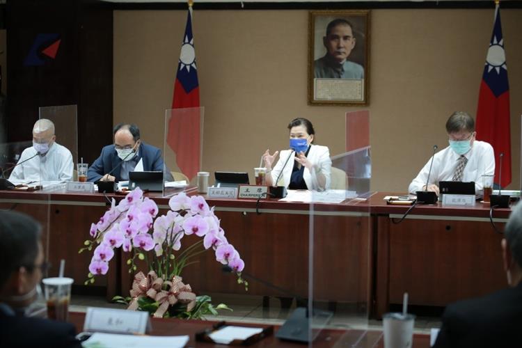 The Minister of Economic Affairs Mei-Hua Wang held the conversation with the industry.
