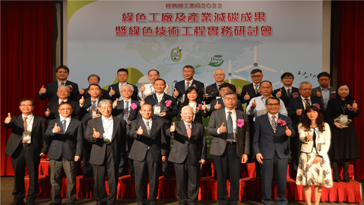 IDB Director General LIEN(From left to right 4) and Greenhouse Gases Reduction Model Companies