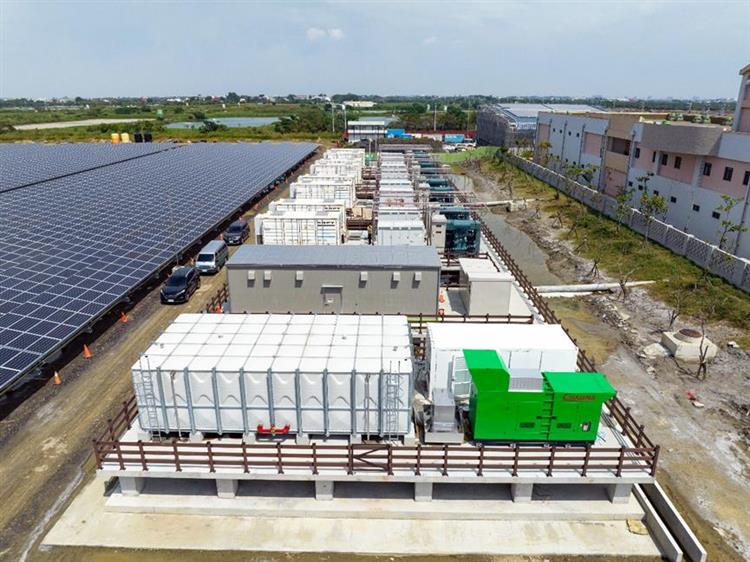 Taipower's integrated PV and ESS power plant at Tainan salt fields