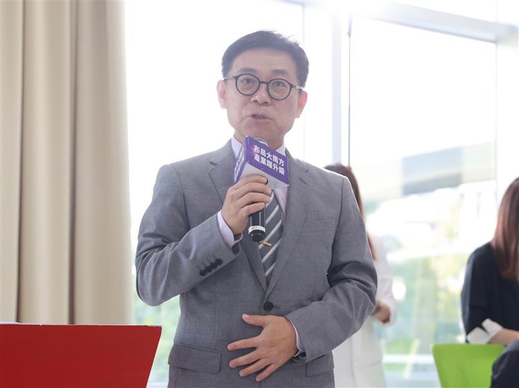 Tsao, Chia-Wen, the section chief of  BIP Investment Service Division, gives welcome speech. 
