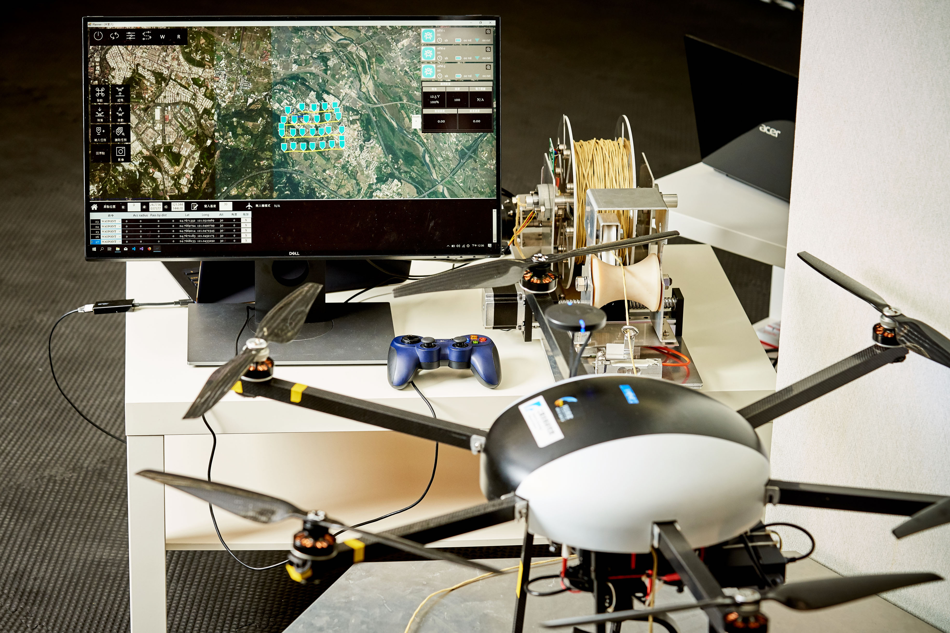 工研院優化「通訊模組」、「自動化」以及「充電系統」三大關鍵技術，成功打造出「警用無人機隊自動影音巡邏系統」