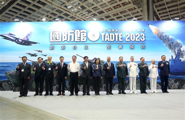 總統於9月15日參觀2023年台北國際航太暨國防工業展