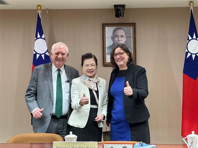 王部長美花偕貿易署江署長文若等人會晤美國哈德遜研究所訪團