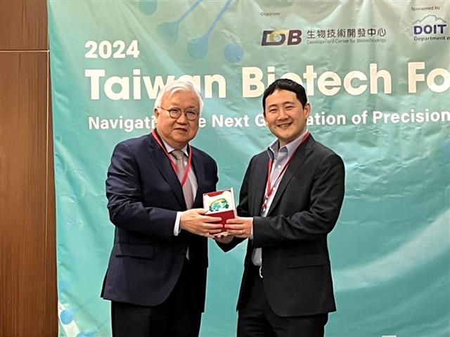 看準全球AI結合生技產業趨勢，此次論壇力邀全球基因定序儀器龍頭大廠Illumina領導AI人工智慧實驗室的副總裁Dr. Kyle Farh擔任講者。