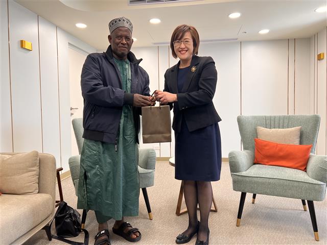 國際貿易署胡副署長接見奈及利亞聯邦工貿投部貿易司Tukur Muhammed RILWAN司長