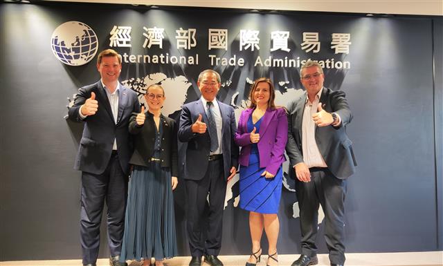 貿易署陳參事新發接見澳洲新南威爾斯州議員團